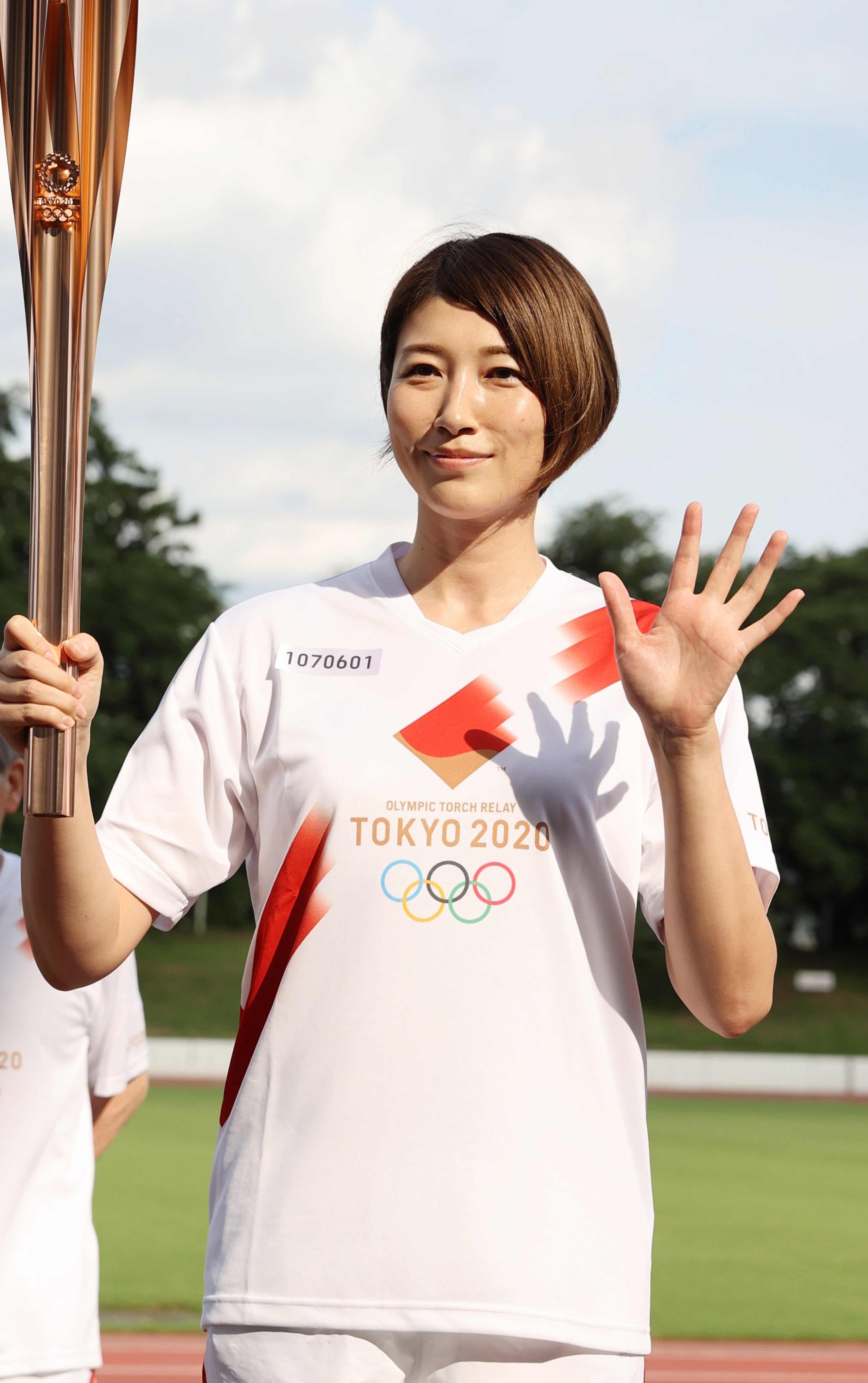 別人です」「誰かと…」狩野舞子の“激変”ショットに「こんなにも変