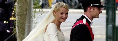 ノルウェー王室のホーコン王太子とマリット王太子妃。2001年撮影（Anthony Harvey / Getty Images）