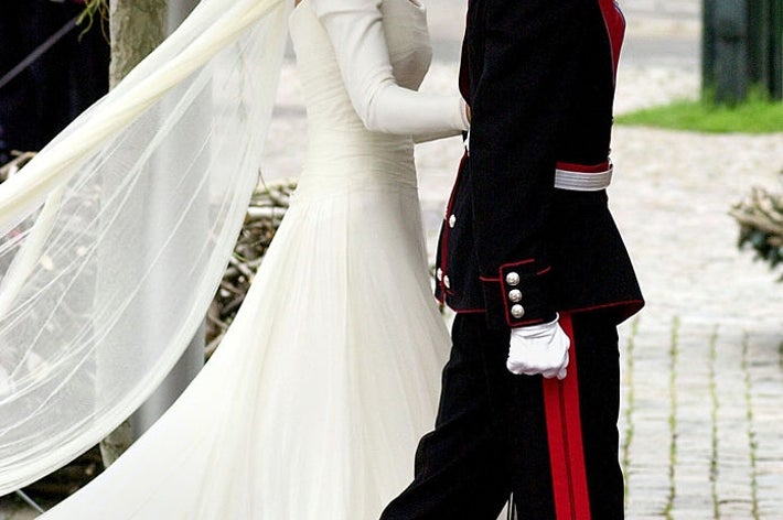ノルウェー王室のホーコン王太子とマリット王太子妃。2001年撮影（Anthony Harvey / Getty Images）