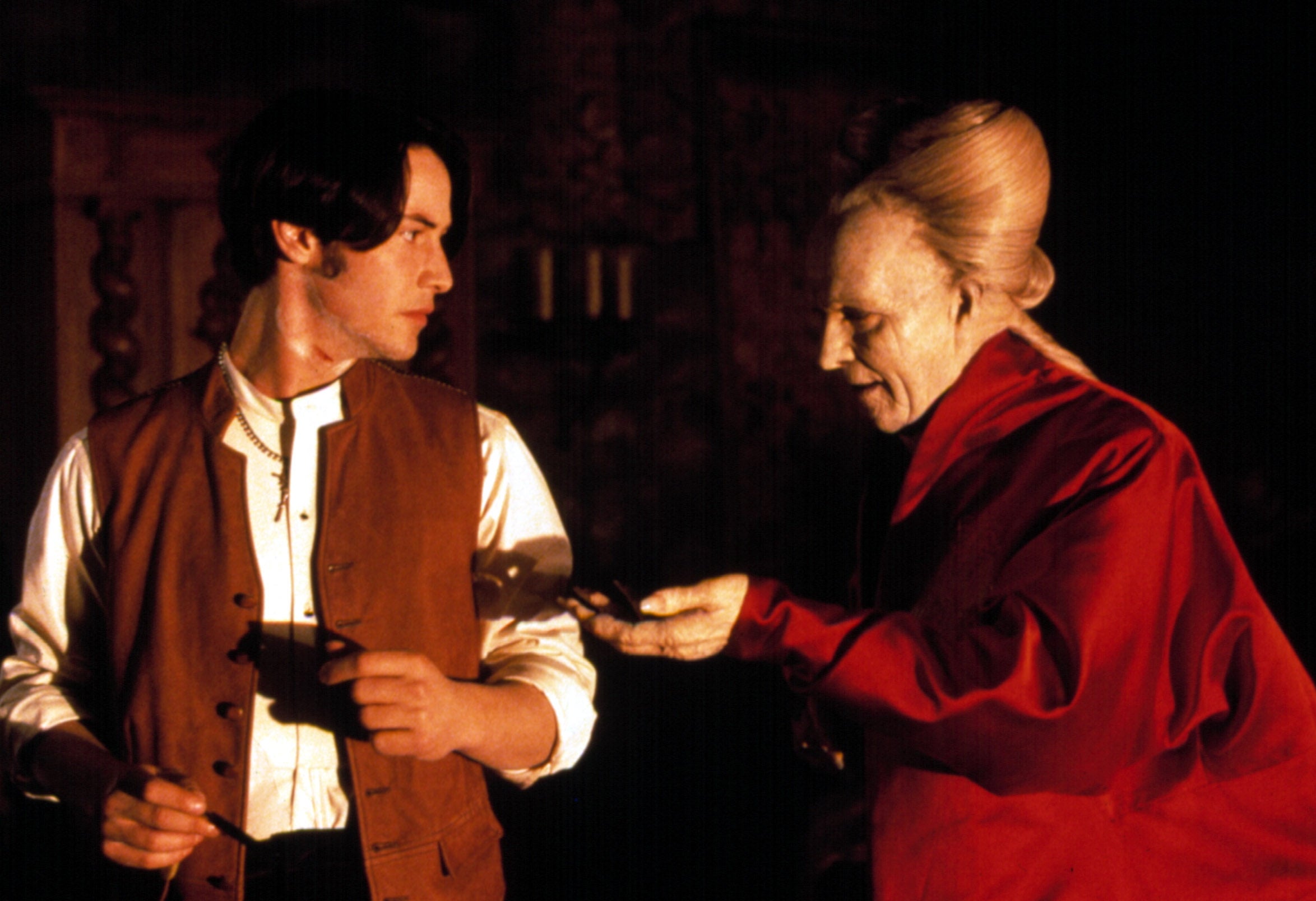 Reeves and Oldman in a scene from Dracula