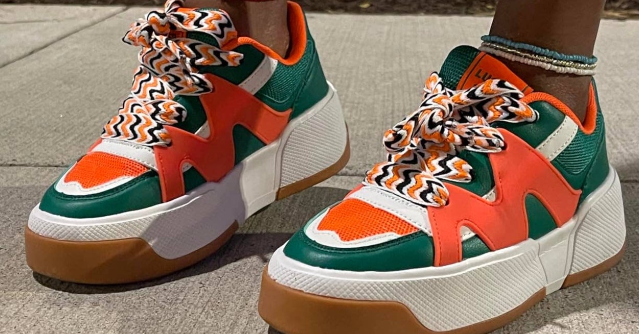 31 Comfortable And Cute Sneakers To Wear On Vacation