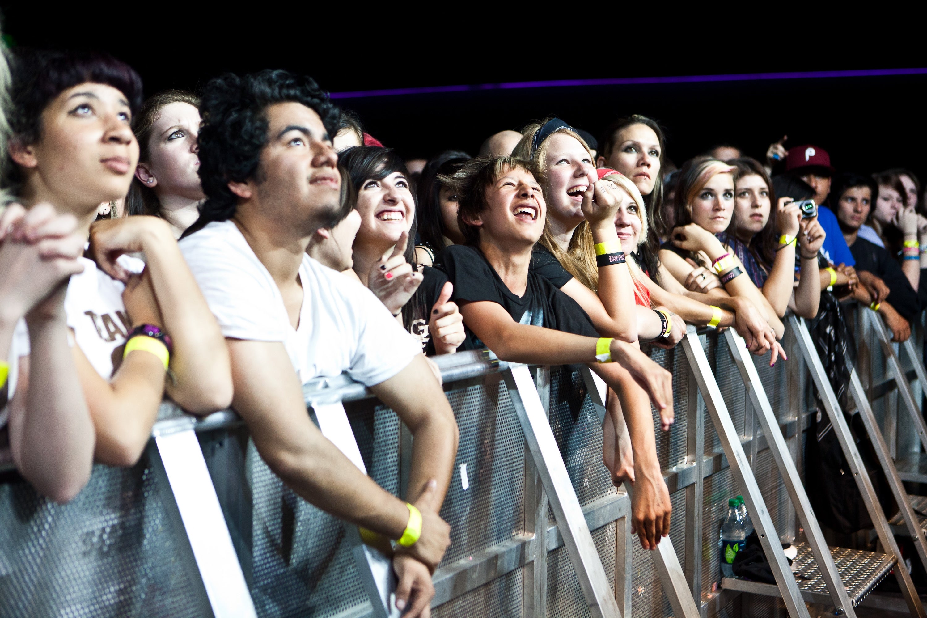 A crowd on the barricade