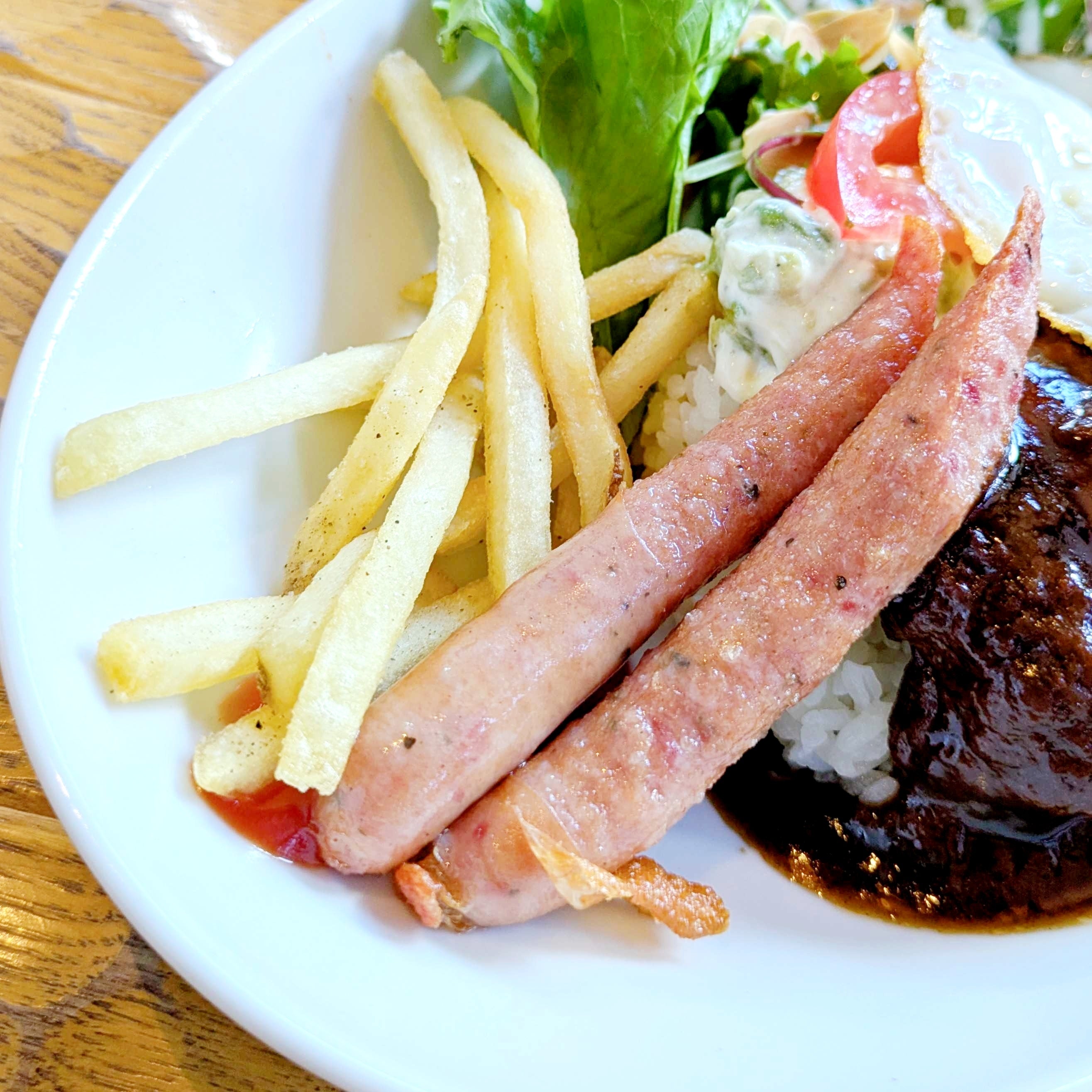 星乃珈琲店の「ハワイ風ロコモコ」が絶品！ハンバーグや目玉焼きなど