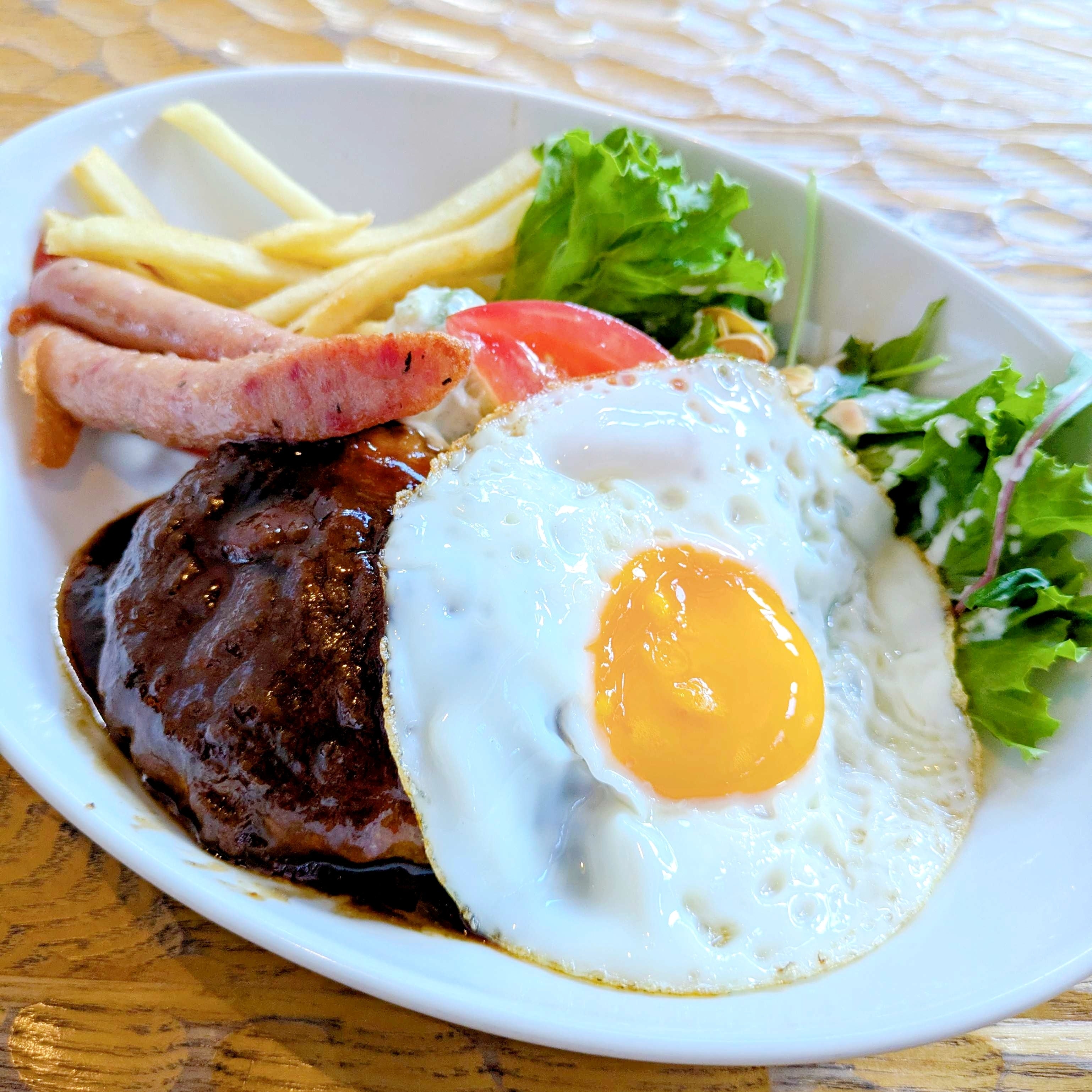 星乃珈琲店の「ハワイ風ロコモコ」が絶品！ハンバーグや目玉焼きなど