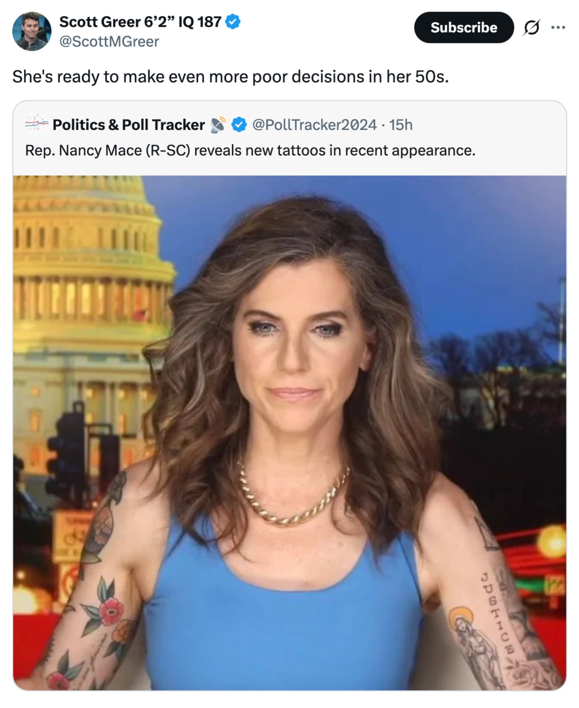 Kvinne med tatoveringer poserer selvsikkert foran US Capitol, og reflekterer over nye tatoveringer i artikkelens tweet