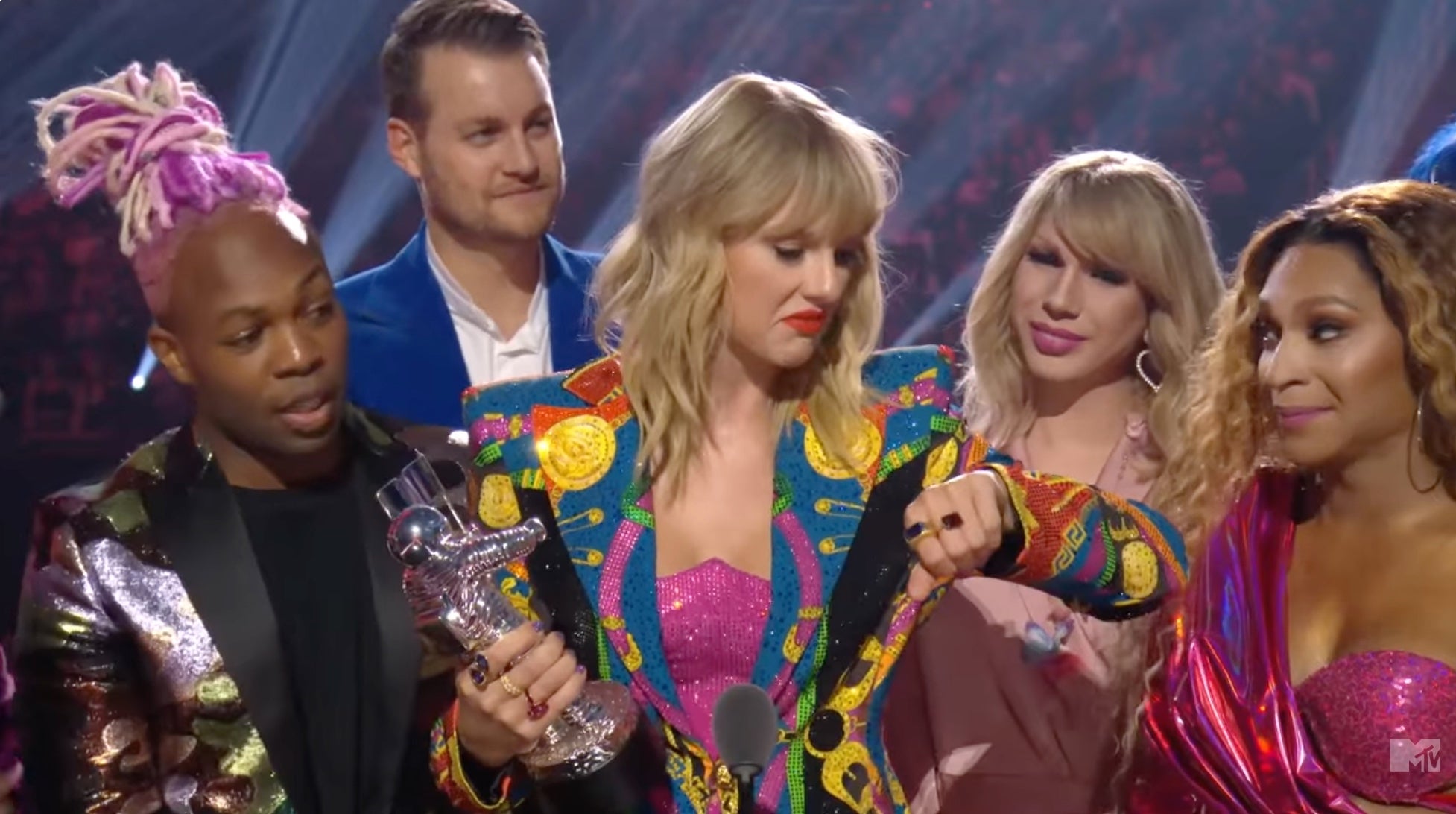 Taylor Swift and her crew accepted the 2019 VMA Video of the Year, pressuring the White House to respond to her Equality Act petition.