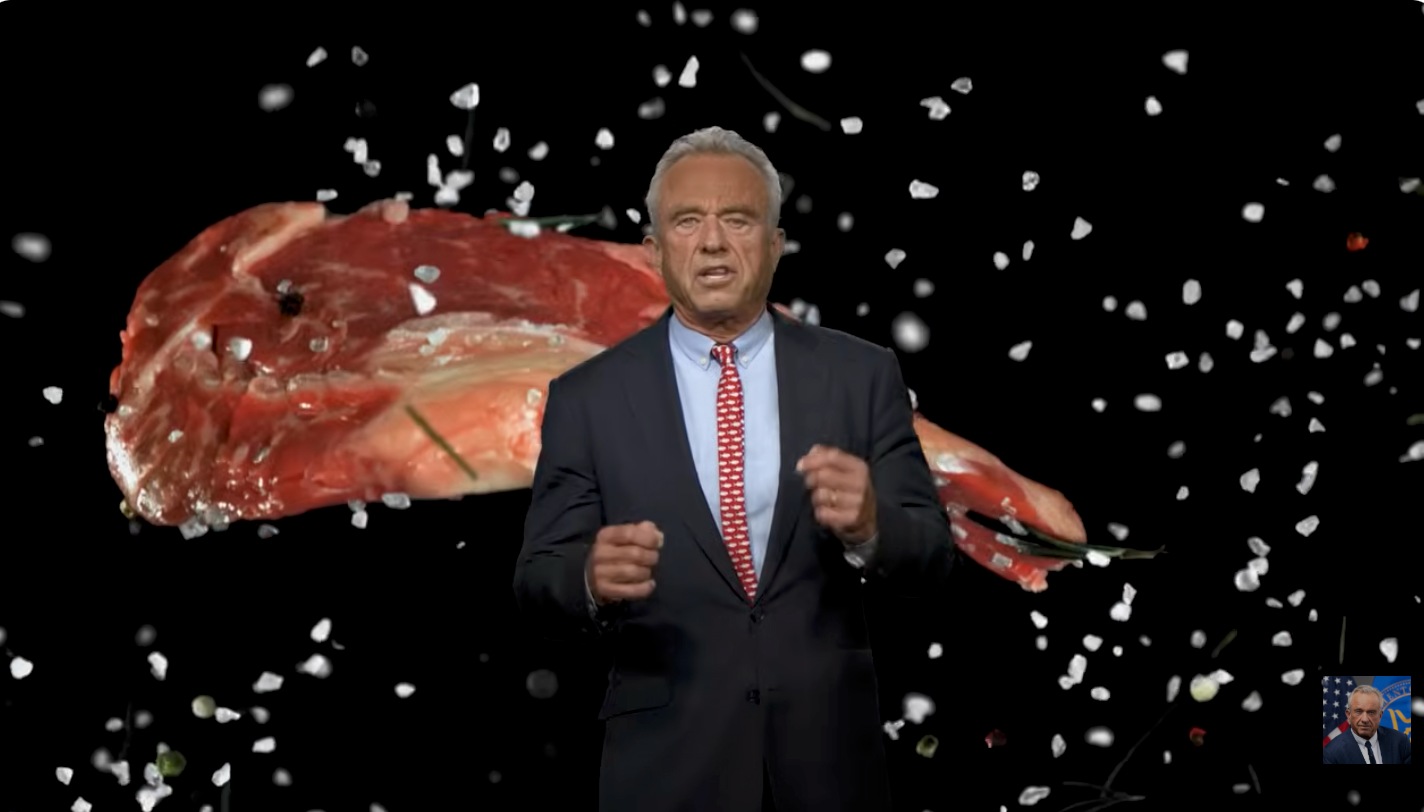En mann i dress står mot et bakteppe med rått kjøtt med spredte partikler, muligens salt, som omgir ham