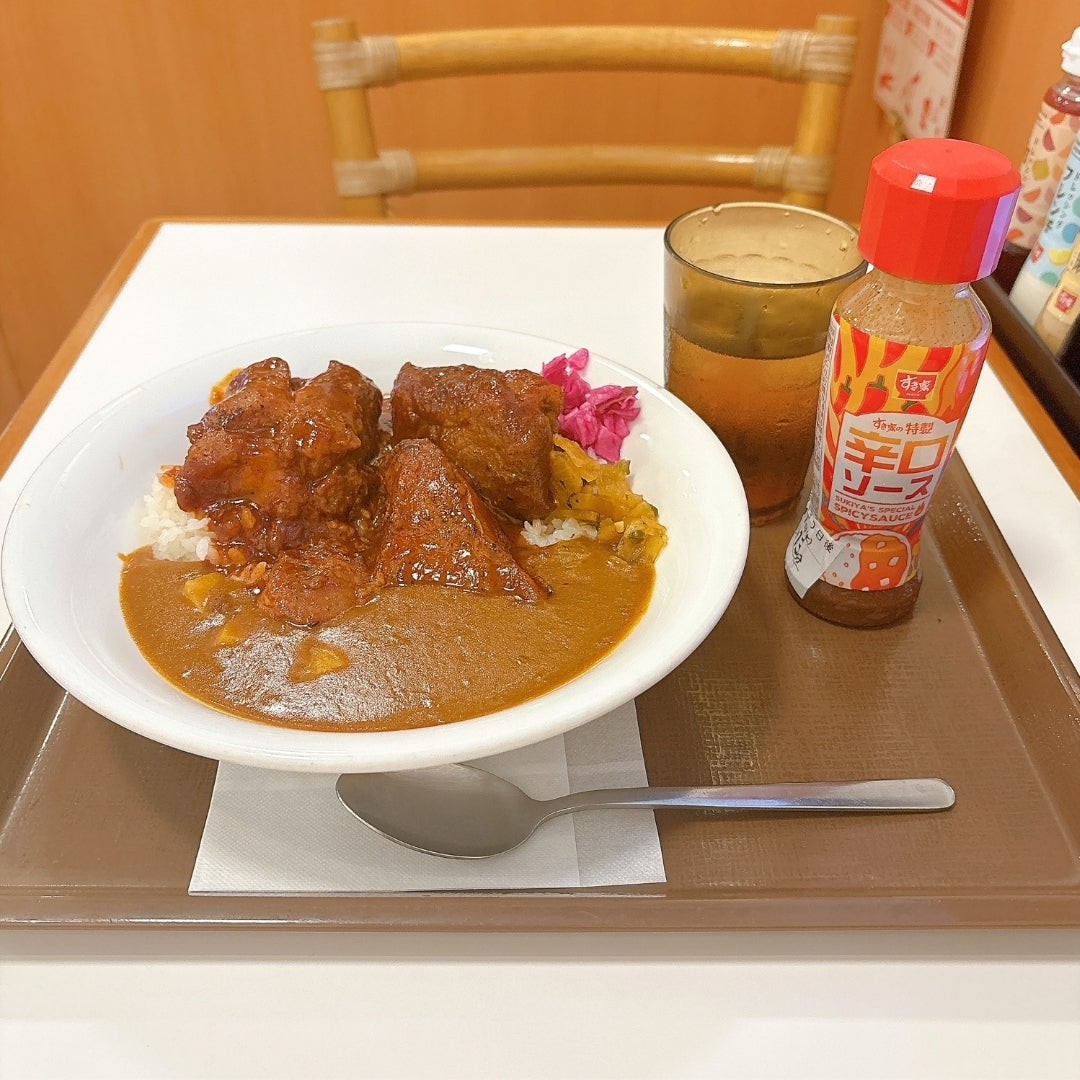 すき家「ポークロックカレー 肉トリプル」がすごい！大きな塊肉は