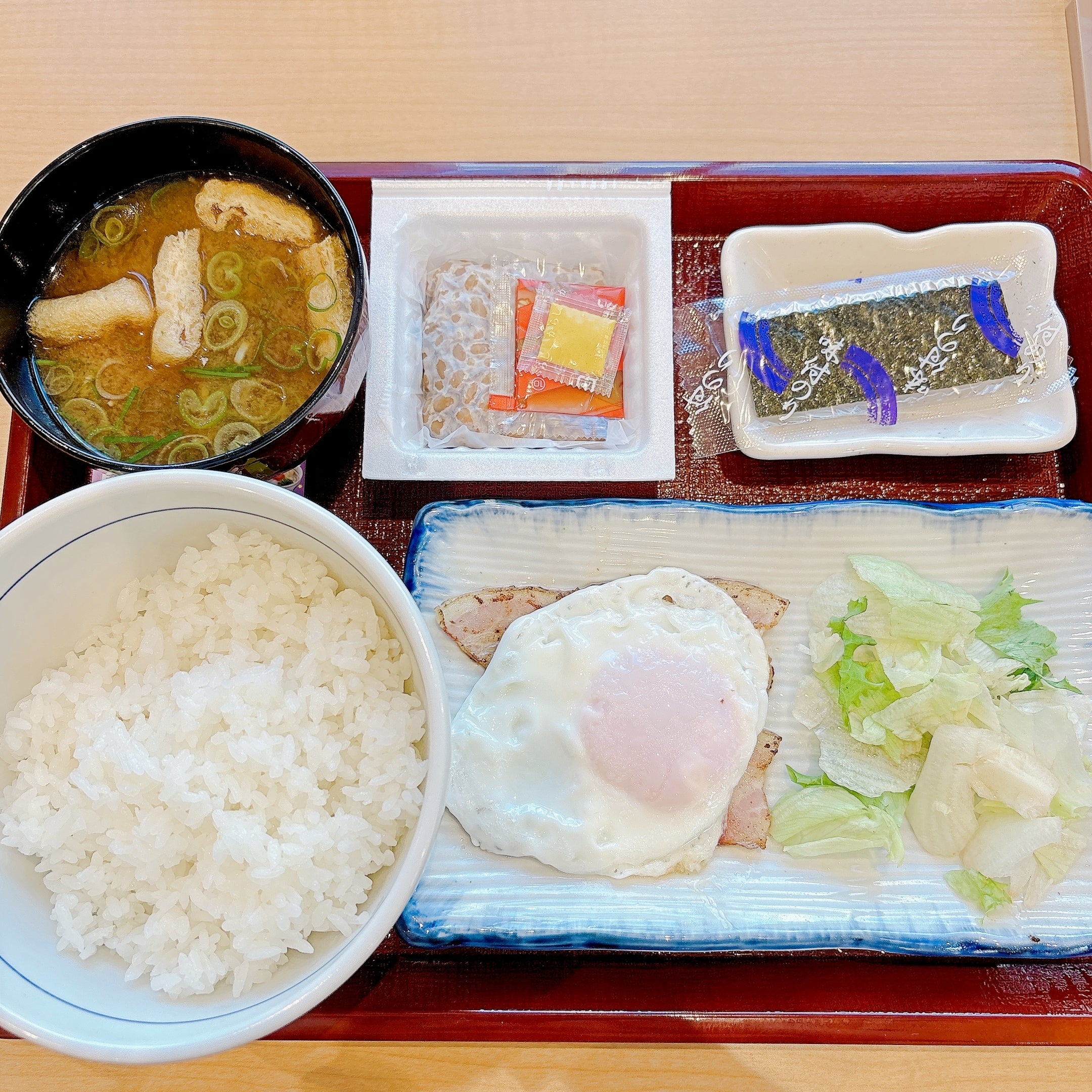 なか卯の「目玉焼き納豆ベーコン朝食」