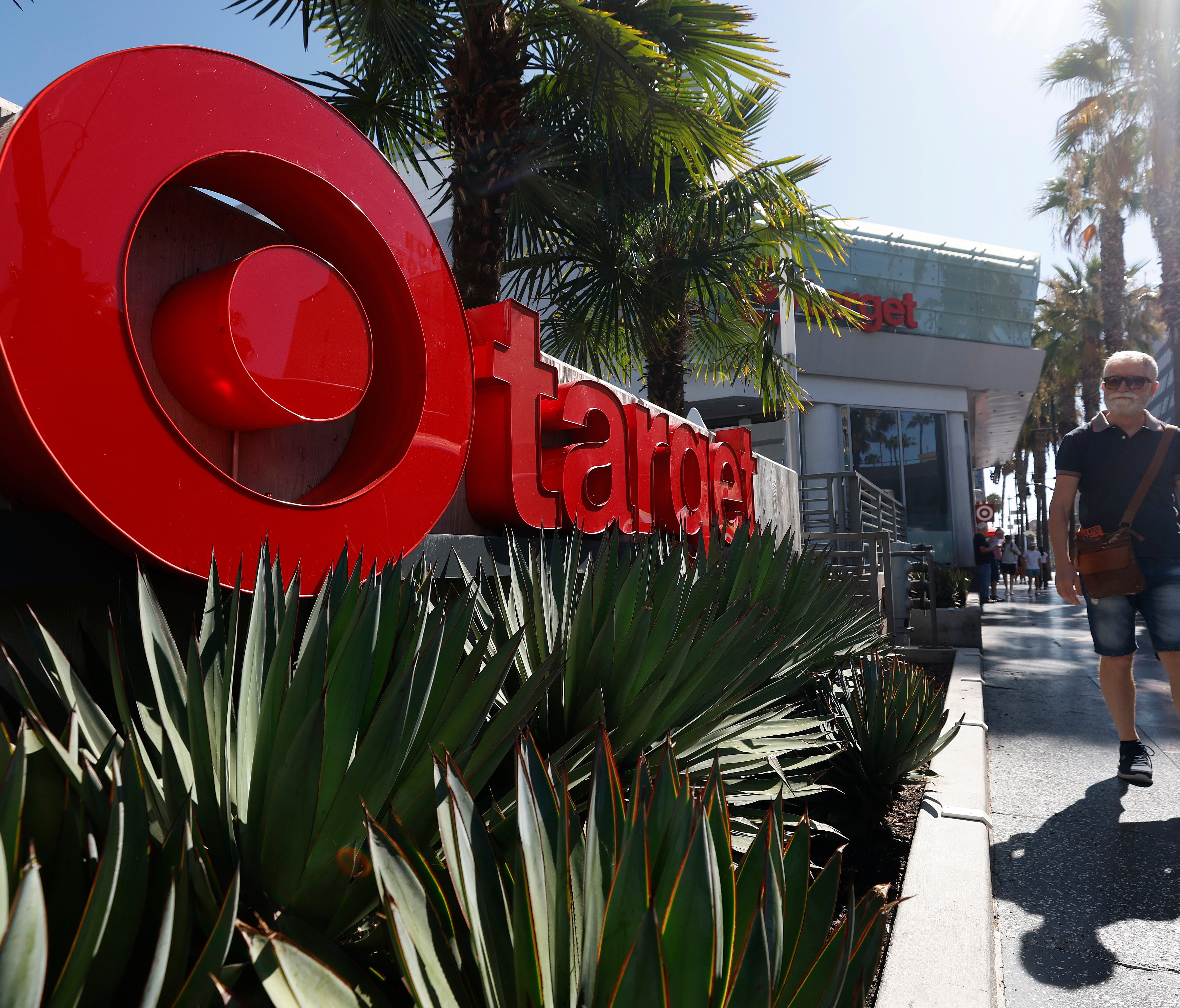 En Target-butikk med palmer langs stien