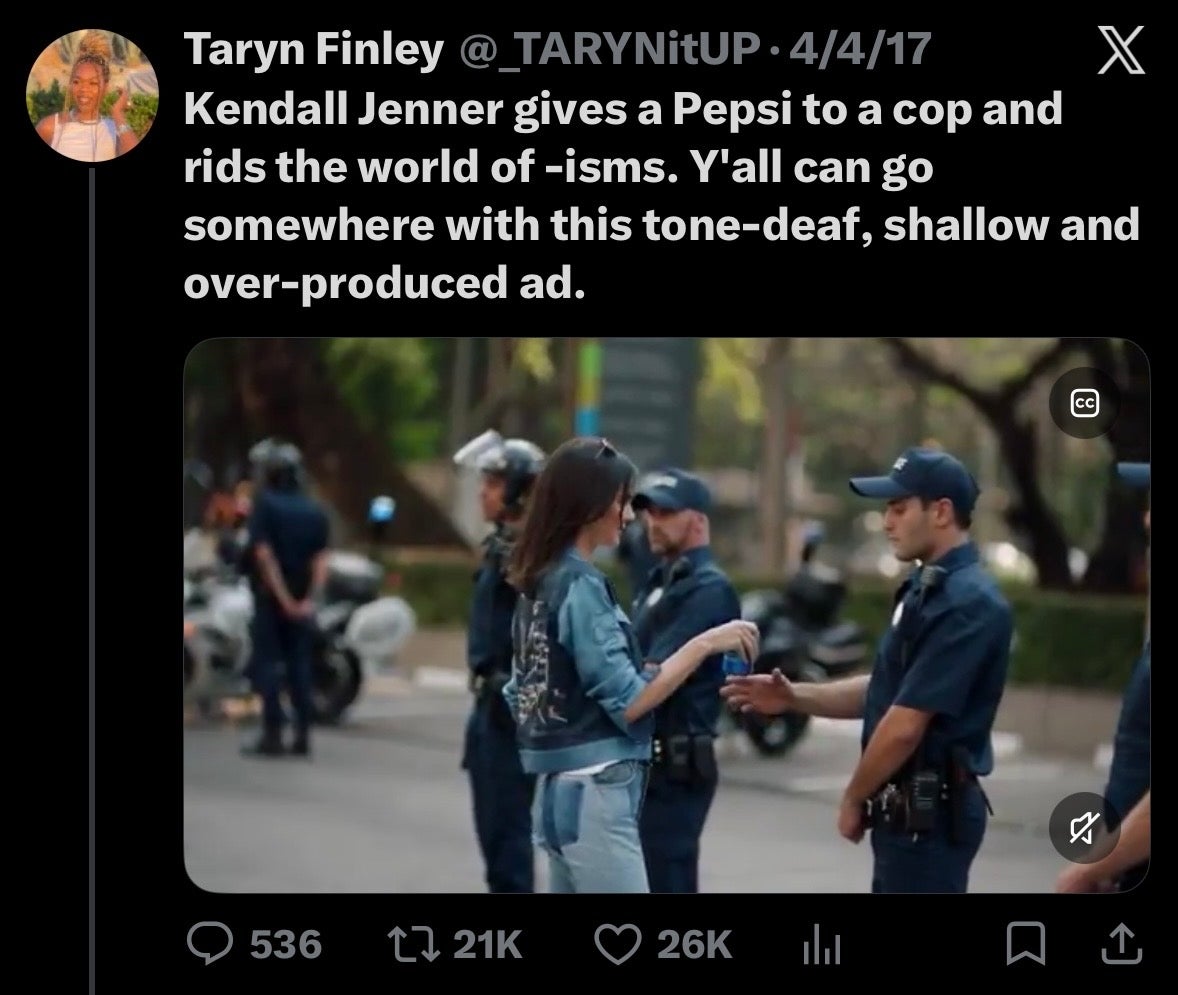 Tweet criticizing a Pepsi ad where Kendall Jenner gives a drink to police officers