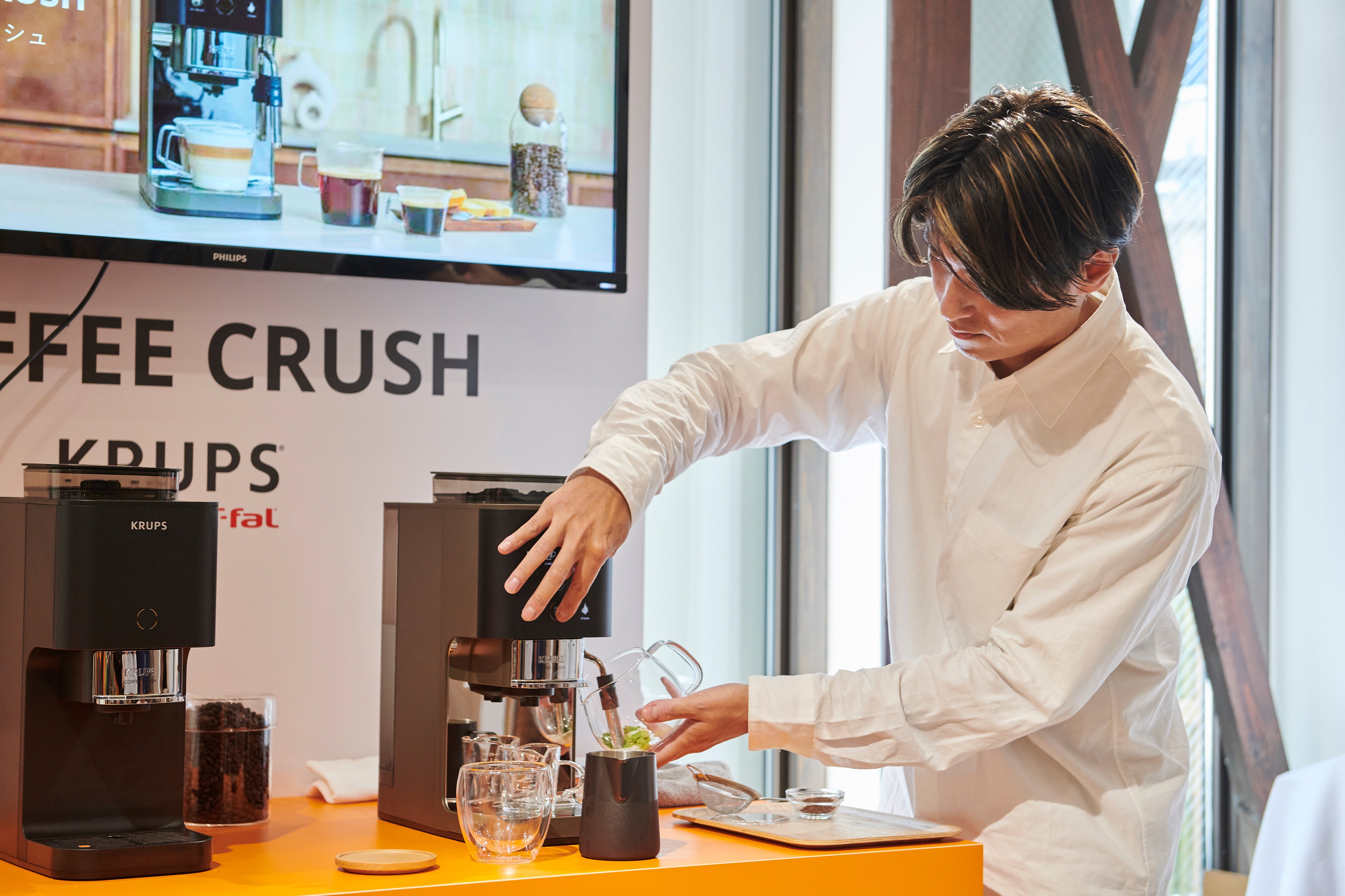 コンパクトなのに本格エスプレッソを楽しめる！幅15cmの全自動コーヒー