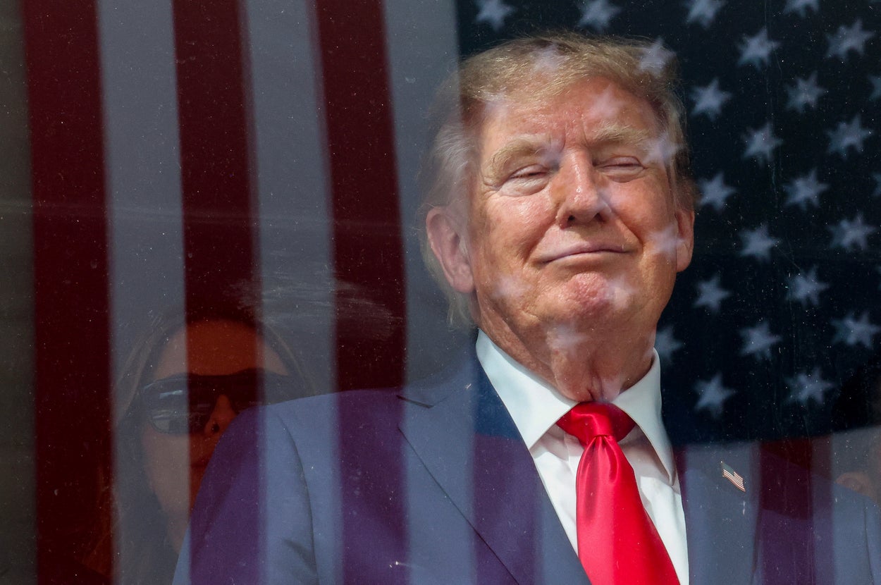 「フリーダム250グランプリ」を観戦したドナルド・トランプ米大統領（＝2026年8月23日撮影）/ Mike Kropf  / AFP＝時事
