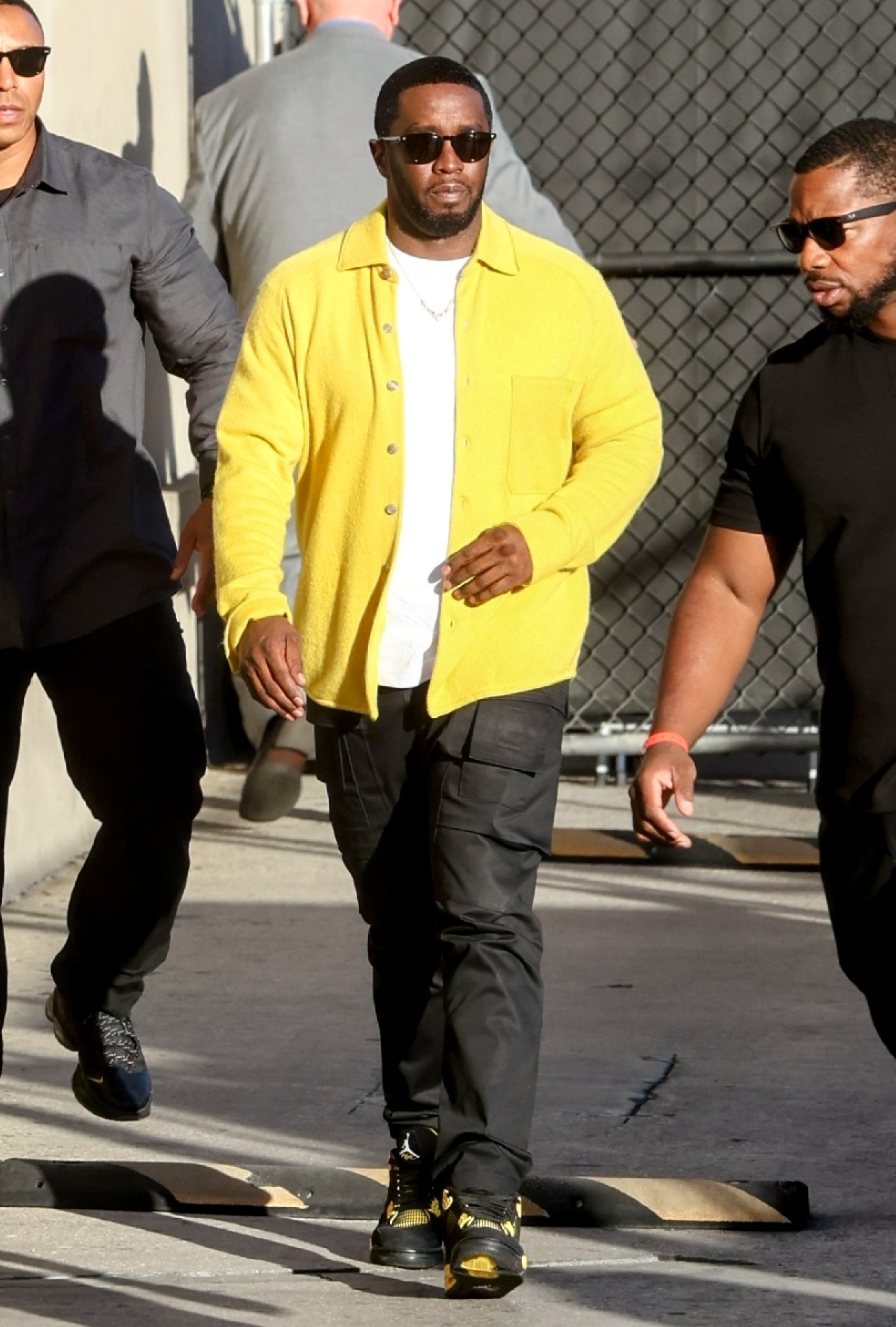 Diddy går utendørs