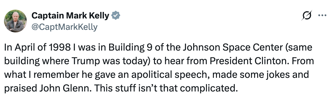 Tweet av kaptein Mark Kelly minner om president Clintons tale fra 1998 ved Johnson Space Center, og la merke til at den var apolitisk med vitser og ros til John Glenn