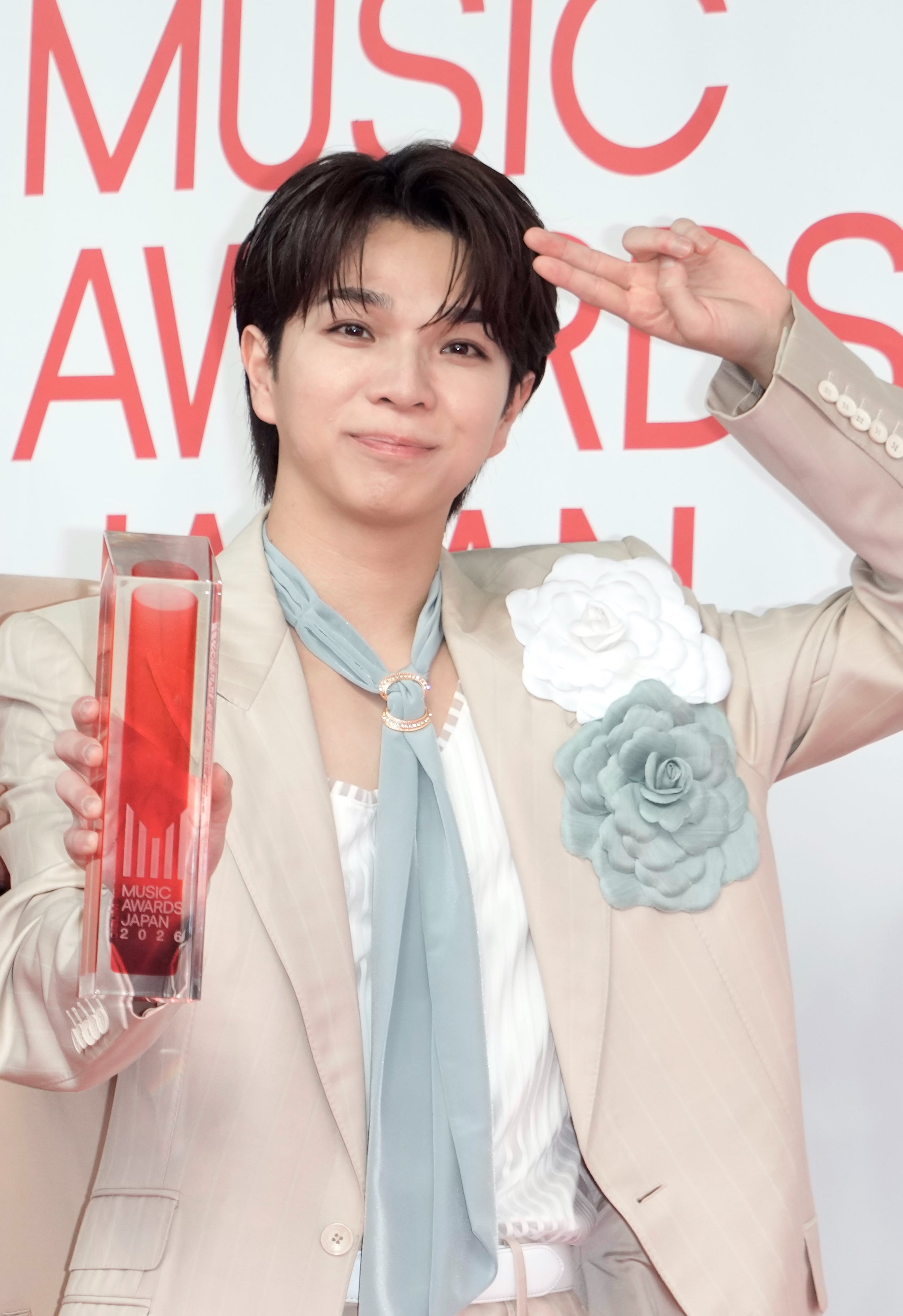 M!LK 塩﨑太智 21歳生誕生写真 スーツ M!LK塩﨑太智、2倍になった姿に「スーツ破れちゃうよ」「あんな足の