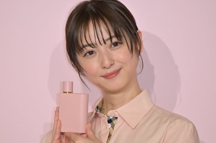 佐々木希さん（時事通信フォト）