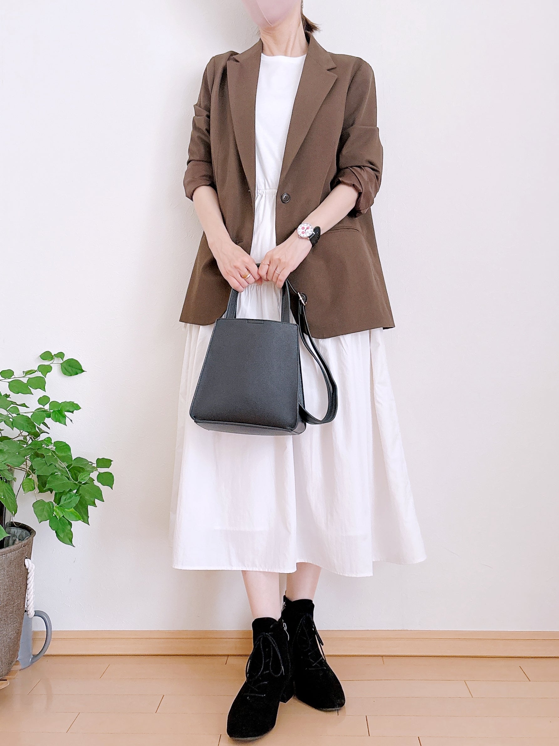 UNIQLO（ユニクロ）の「コンビネーションティアードワンピース/ノースリーブ」身長162cm女性でSサイズを着用。ジャケットやブーツを合わせたコーディネート。