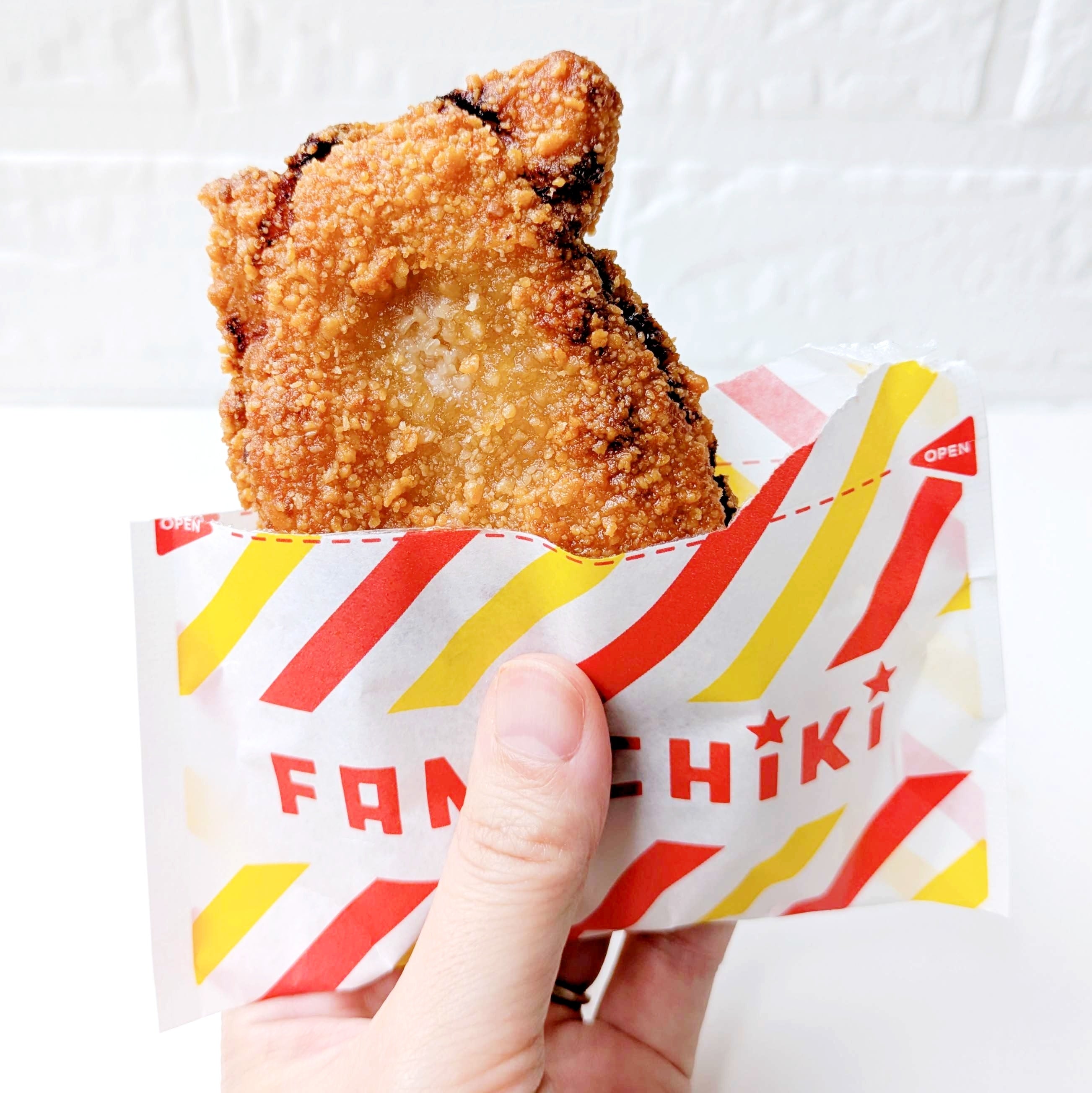 ファミチキ flk042119 ファミリーマートの「ファミチキ（焼肉のたれ味）」がおいしい！甘めの