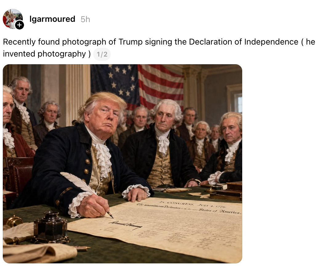 En humoristisk redigering som viser en moderne kjendis i historisk antrekk, signerer et historisk dokument, omgitt av figurer i klær fra 1700-tallet
