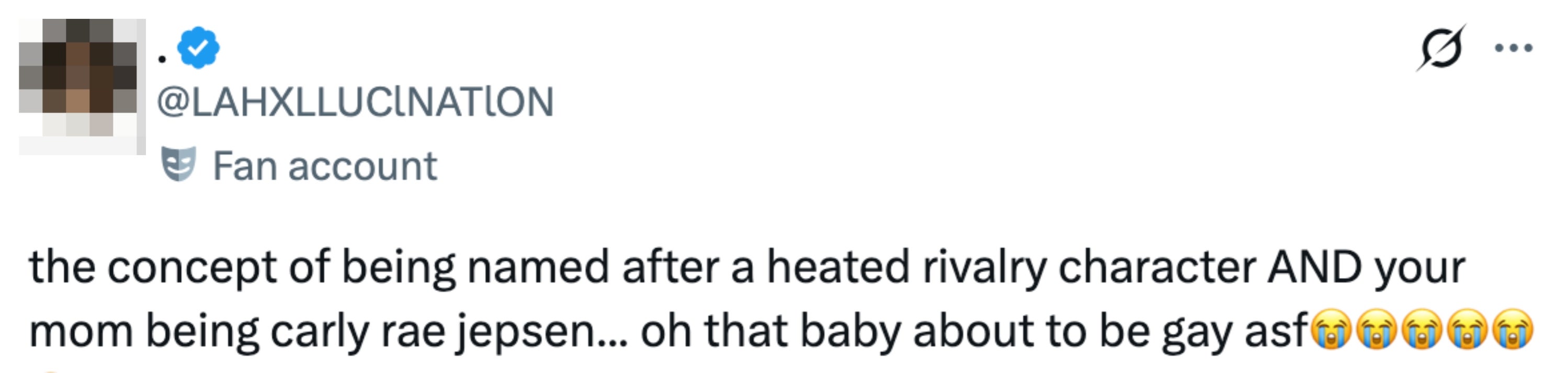 Tweet fra en fankonto: "Konseptet med å bli oppkalt etter en opphetet rivaliseringskarakter OG at moren din er Carly Rae Jepsen... å den babyen som er i ferd med å bli homofil asf." Emojis lagt til