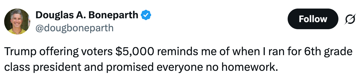 Tweet etter bruker, og sammenligner Trumps tilbud på 5000 dollar til velgerne med et presidentkampanjeløfte i sjette klasse om ingen lekser