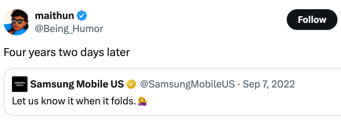 En tweet fra 2023 refererer humoristisk til en Samsung-tweet fra 2022 om bretting