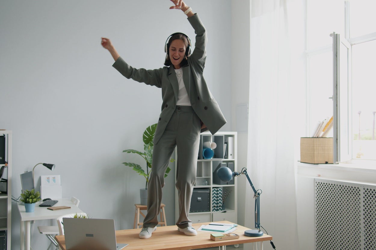 Are You Actually Professional At Work, Or A Bit Of A Loose Cannon? Let's Put Work Boundaries To The Test