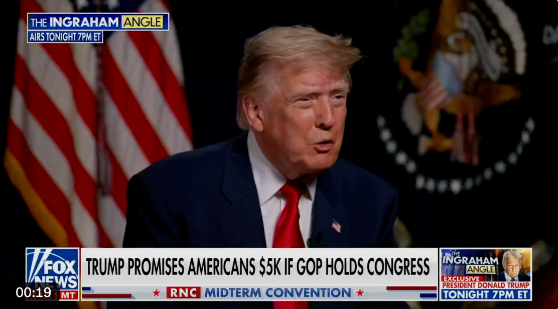En mann i dress snakker i et intervju på en nyhetskanal med amerikanske flagg synlige bak seg. Overskrifter nevner et økonomisk løfte hvis GOP holder kongress