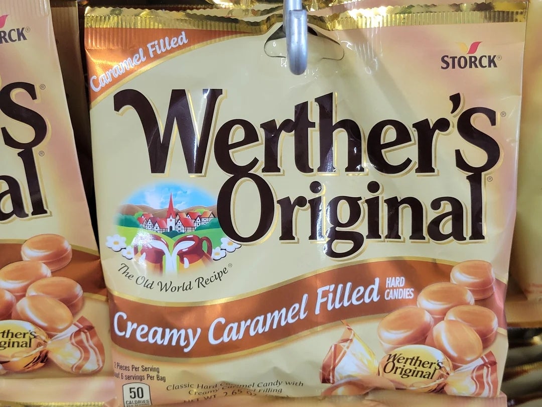 Werthers originale kremaktig karamellfylte harde godteripakke utstilt