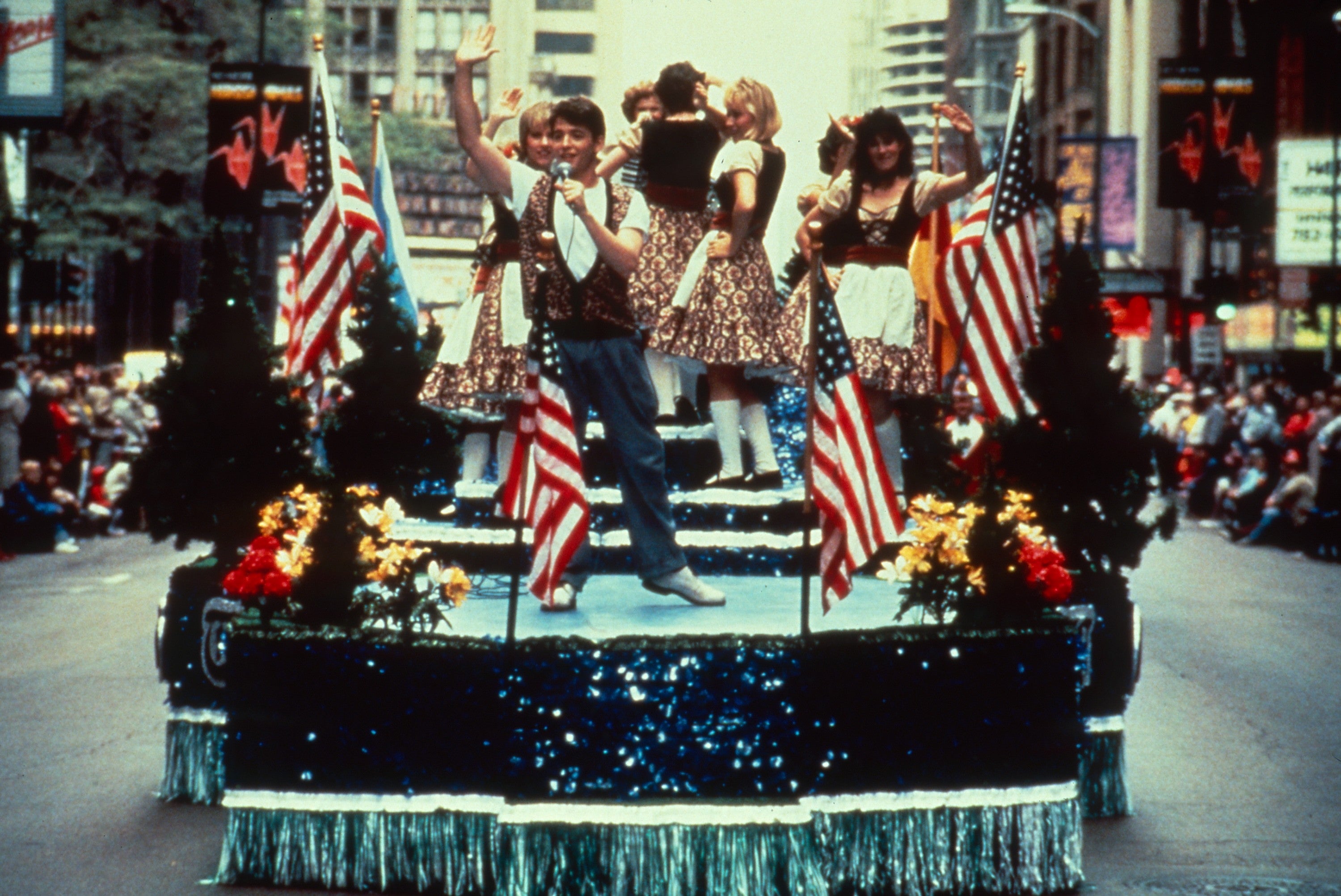 Matthew Broderick på en paradeflyter i Ferris Buellers fridag