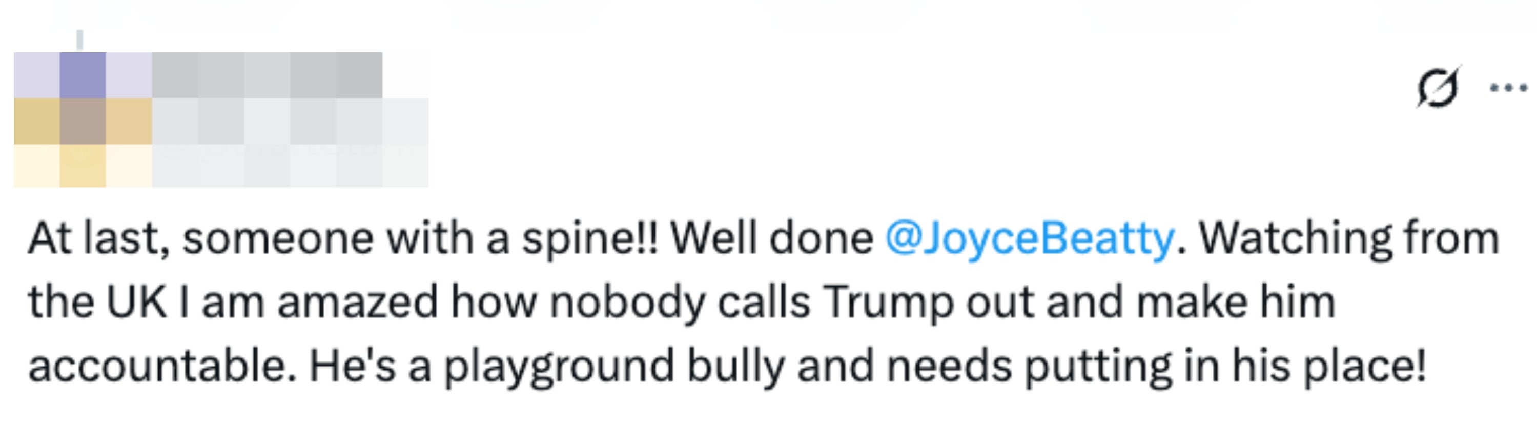Tweet som berømmer Joyce Beatty for å ha konfrontert Trump, og beskriver ham som en