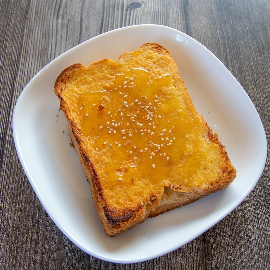 食パンにバターを塗る前に『小さじ1杯』！「これハマる」甘じょっぱい