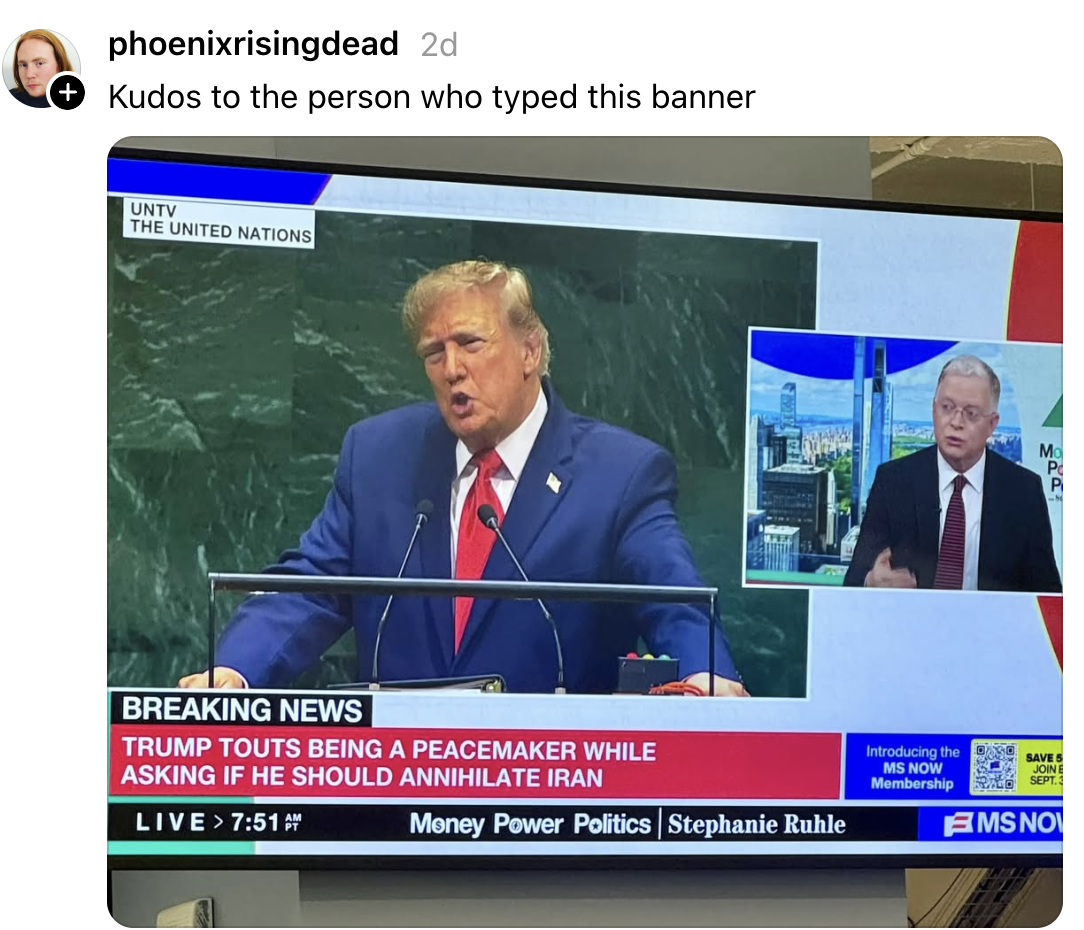 Bilde av en nyhetssending med en politiker som taler ved et podium. En chyron lyder:
