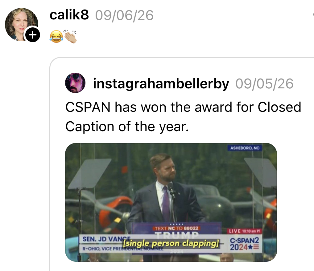 Bilde av JD Vance på et podium med humoristisk bildetekst om at CSPAN vant en pris for hørselshemmede