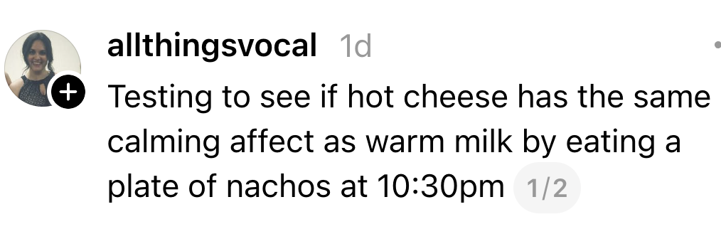 Sosiale medier-innlegg om å teste om varm ost har samme beroligende effekt som varm melk ved å spise nachos klokken 22:30