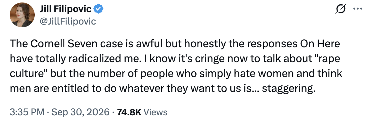 Tweet av Jill Filipovic som kritiserer svar på Cornell Seven-saken; nevner "voldtektskultur" og kvinnefiendtlige holdninger