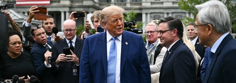 テック企業幹部との会議を終え、記者団の前に現れたドナルド・トランプ米大統領（＝2026年9月29日撮影）/ Kent NISHIMURA / AFP＝時事