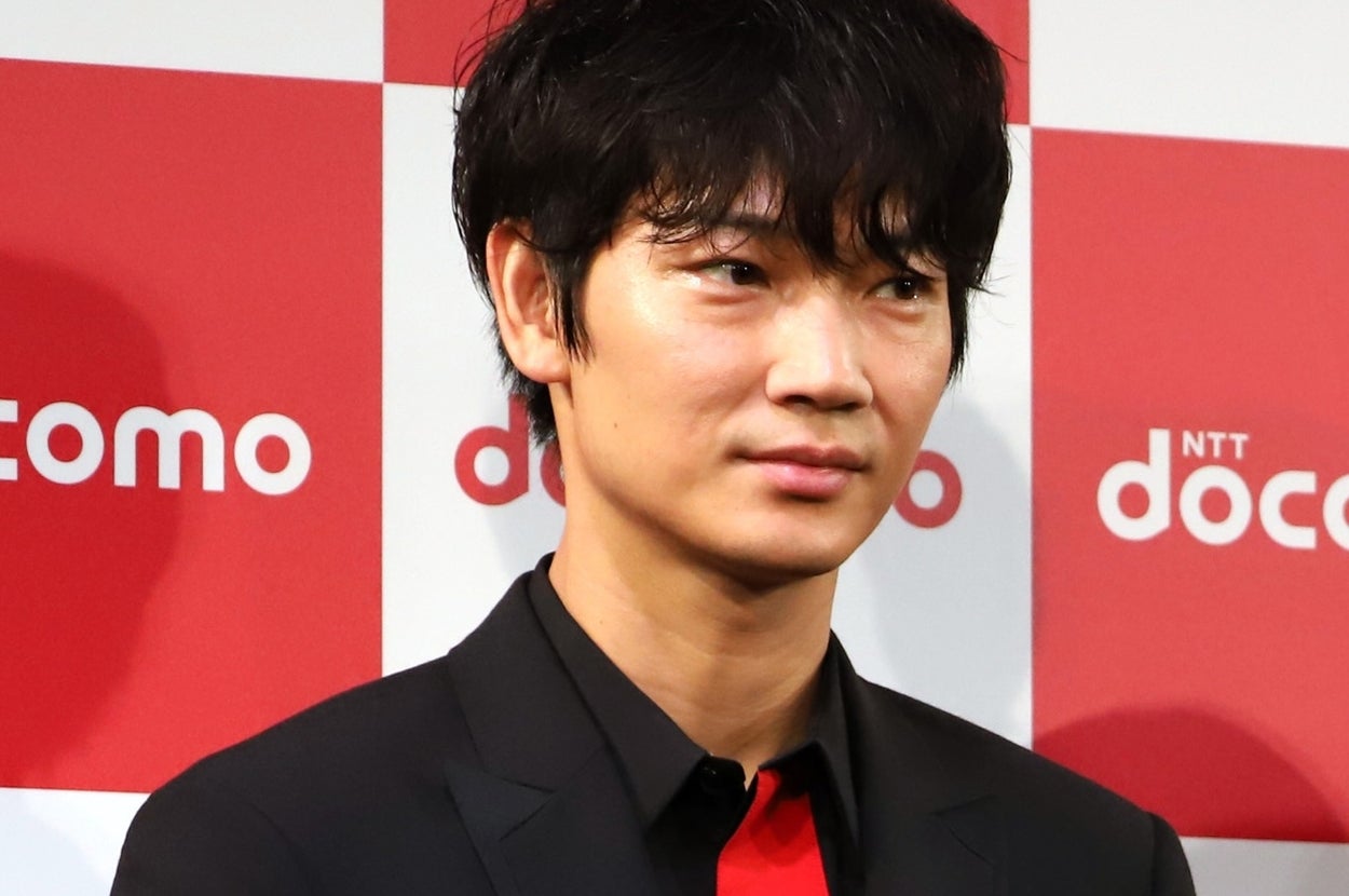 綾野剛さん（時事通信フォト）