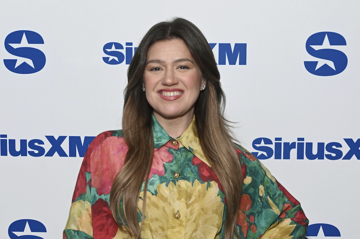 "'Kelly Clarkson Has Put Us All In Danger' Might Be The Most Unintentionally Funny Sentence In The History Of Mankind": Art Of Play Owner Breaks Silence Over $15K Molly Bird Saga