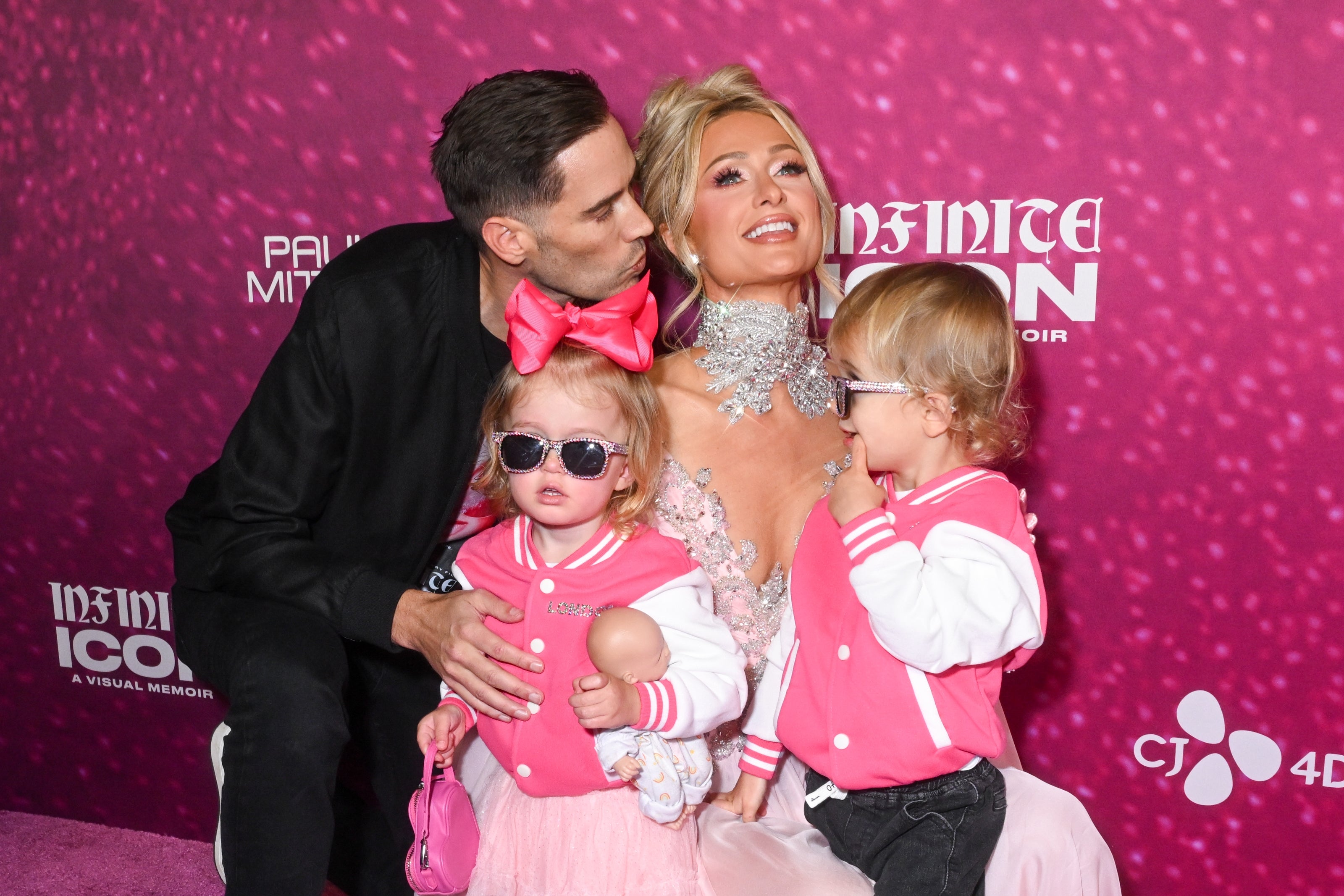 Paris Hilton Family Halloween Costume: Reacts