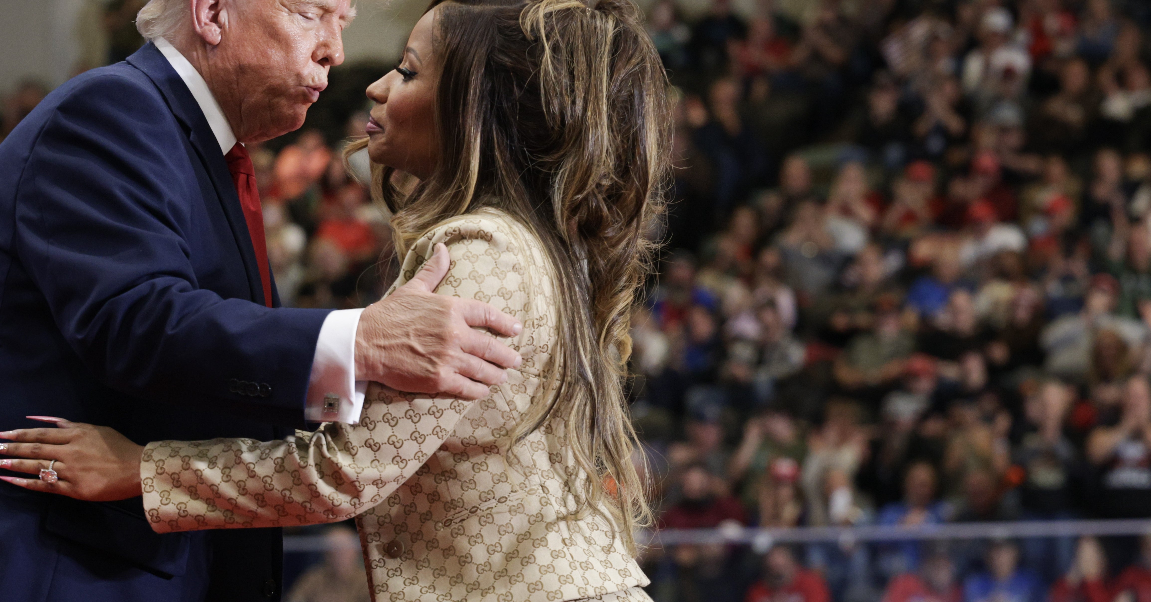 Trump’s Latest "Compliment" Is An Incredibly Loud Red Flag, Therapists Say
