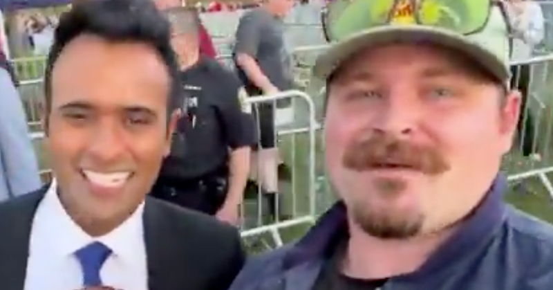 "Everyone Is Trolling Vivek Now": This Ohio Man Hit Vivek Ramaswamy With A Photo Op Ambush That's Going Viral