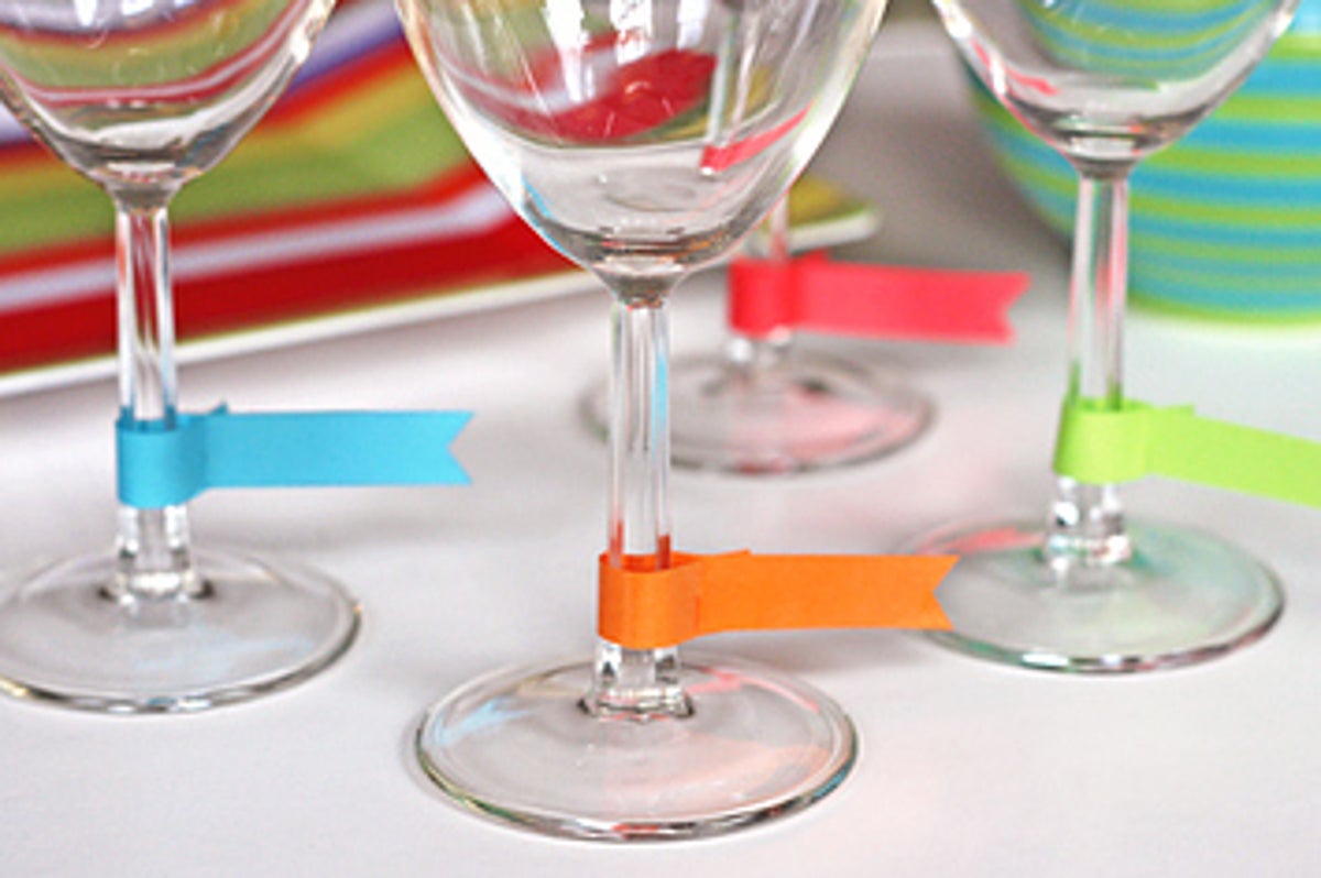 4 Ways to Decorate Wine Glasses - wikiHow