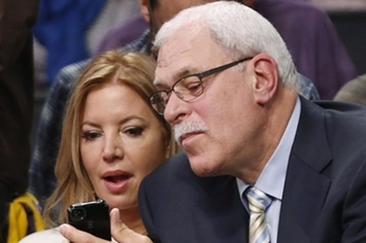 NBA Legend Slash Zen Master Phil Jackson Is Perfect At Twitter
