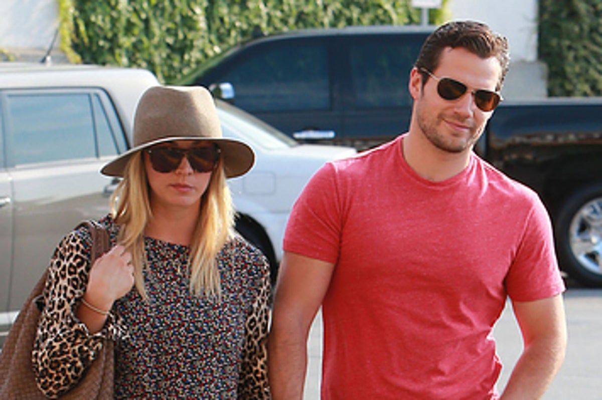 Man Of Steel' Henry Cavill & Kaley Cuoco Take Their Super Romance