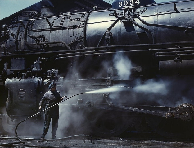 Viola Sievers at work cleaning a locomotive. Photographed by Jack Delano in April 1943.