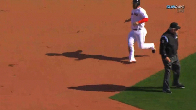 Here's the first hint of Shoppach's attempt at a slide; right leg forward, he leans back and looks ready to go. But as you can see, there's no base in sight, and Shoppach seems to realize this.