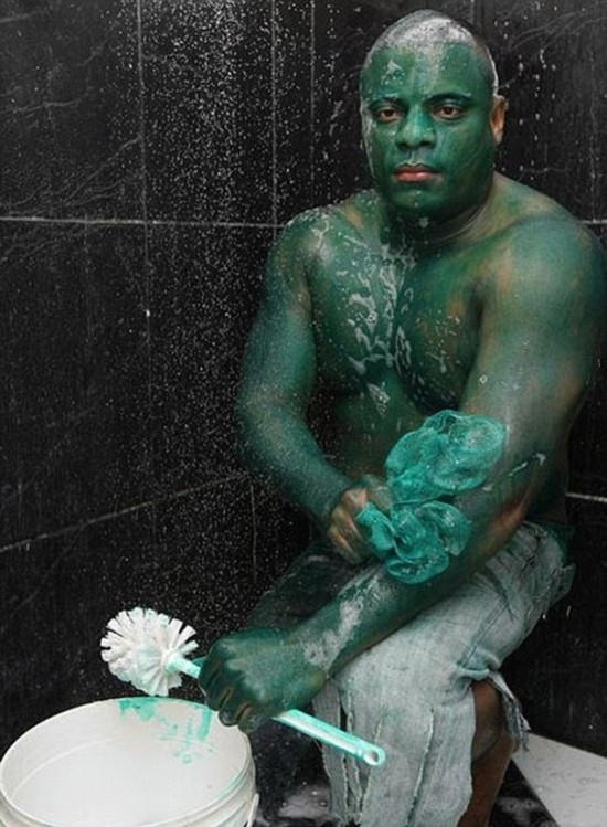 35-year-old Paulo Henrique dos Santos achieved celebrity status in the Villa Cruzeiro favela of Rio Janeiro, after he covered himself in green industrial paint, only to realize it won’t wash off. His intention was to dress up as the popular superhero for a running event, but since shops didn’t have the brand of paint he normally used, he decided to go with industrial paint normally used for ballistic missiles and nuclear submarines.