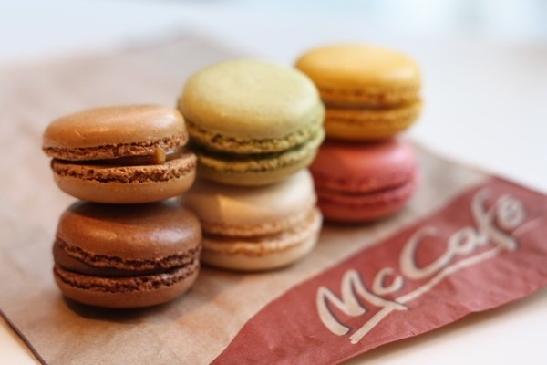 Oh France, you're so fancy. While we're stuck ending our meals with Shamrock Shakes, French patrons get mandarin or mango macarons for dessert. How is it that French women don't get fat, again?